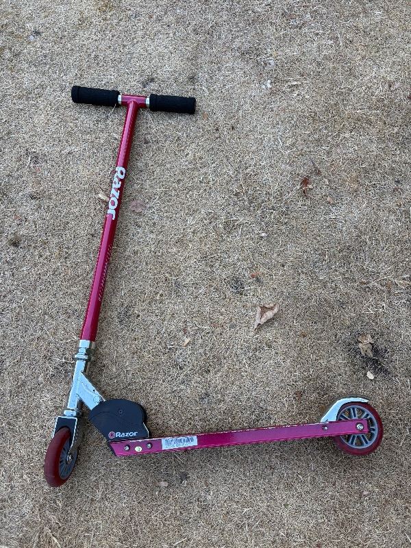 Razor Scooter in Red – Good Condition