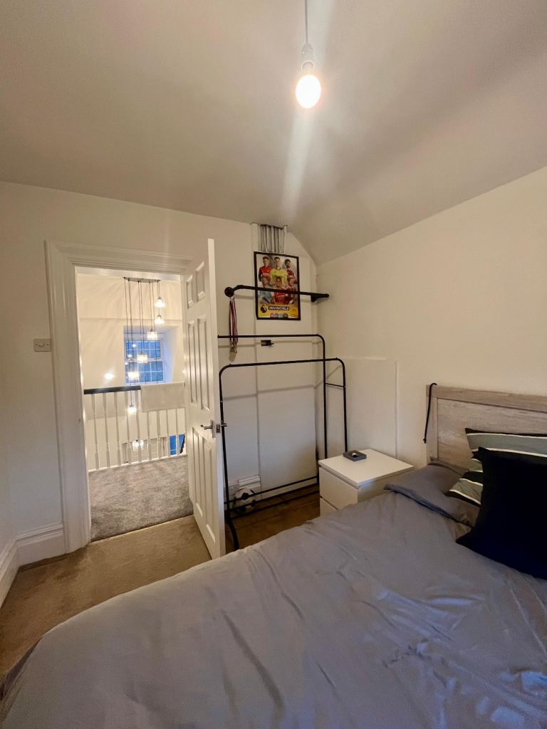 Rent 2 Double Rooms - close to Cuffley Station