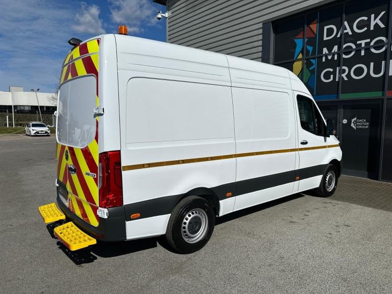 73 Reg Mercedes-Benz Sprinter, L2H2, RWD, Utility, Workshop Van 3,500kg Towing 