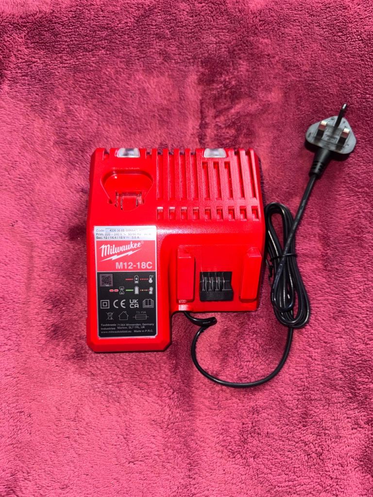 MILWAUKEE M12-18 FC 12/18V BATTERY CHARGER