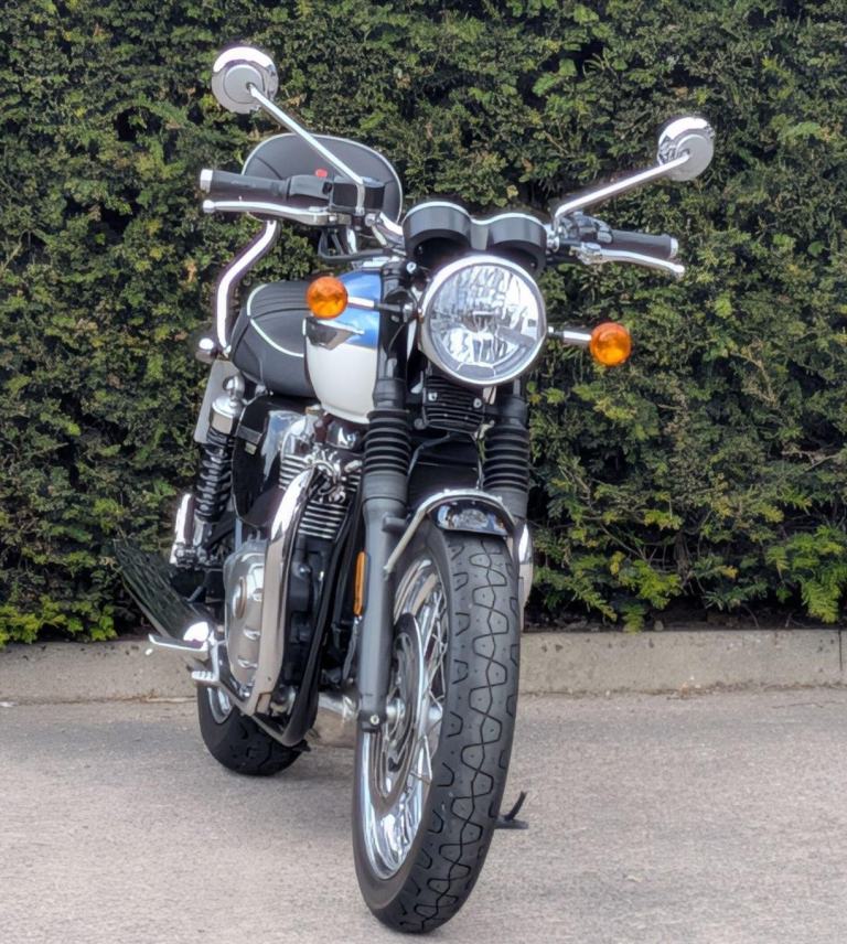 TRIUMPH BONNEVILLE T120