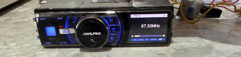 Alpine 1dx100 car media system 