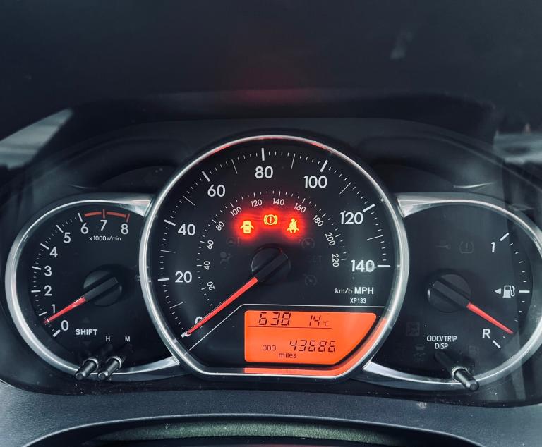 2016 Toyota Yaris 1.33 VVT-i Design 5dr HATCHBACK Petrol Manual