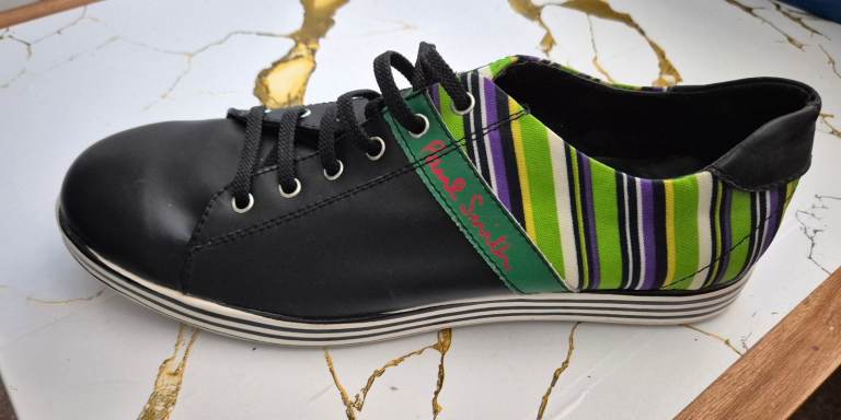 VINTAGE DISCONTINUED PAUL SMITH BLACK LEATHER WITH GREEN STRIPES. SIZE 44. 