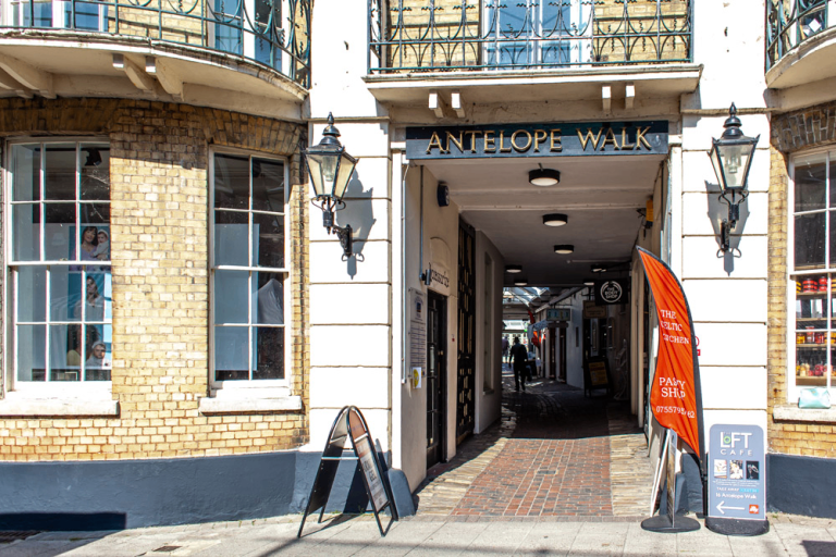 Retail shop to Rent £230 p/w +VAT -Dorchester -Direct from Landlord- No extra Fees