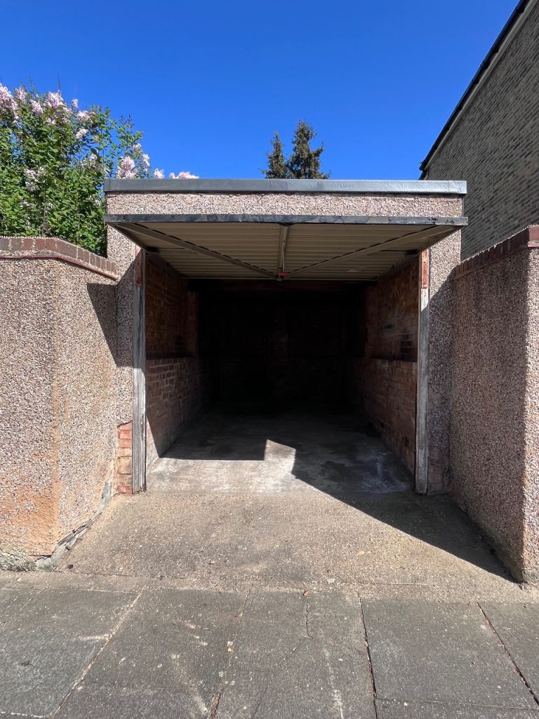 Garage to rent (SE2) 8 min from Abbey Wood Station