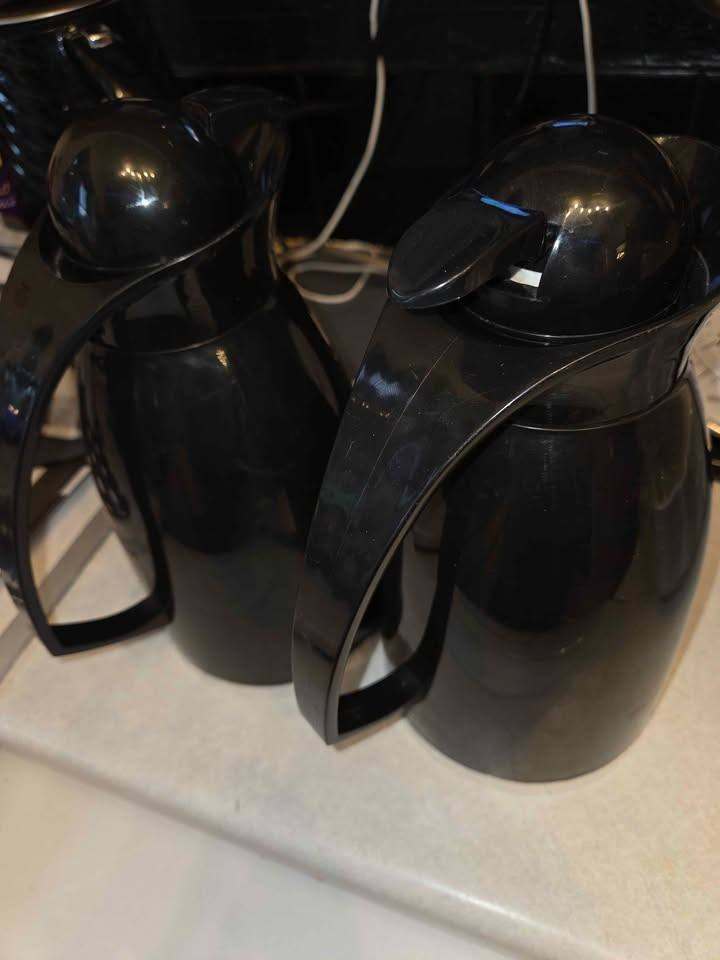 Insulated jugs x2