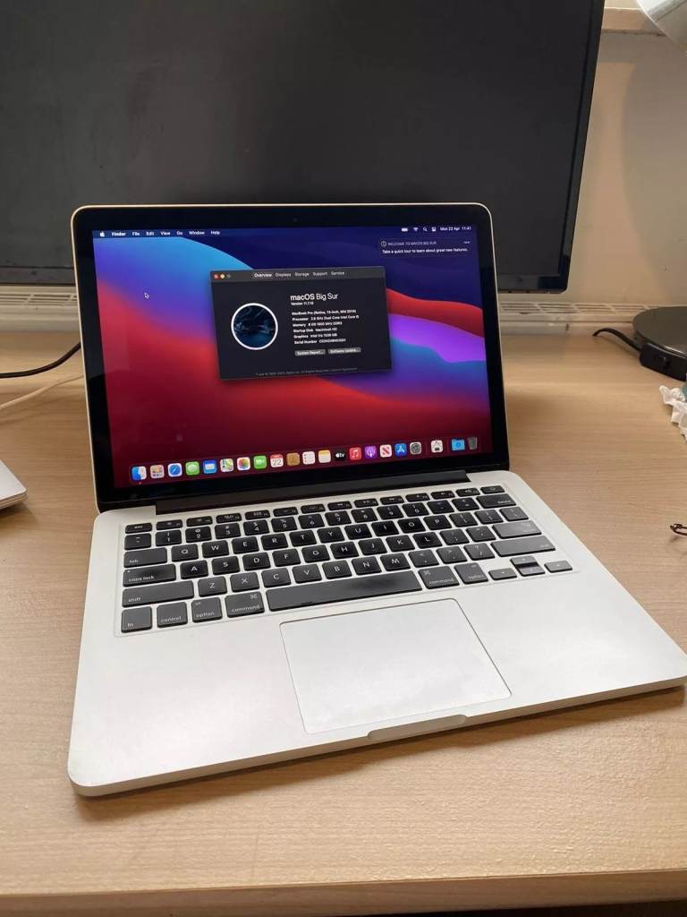 Macbook Pro 13 inch Retina 2015 laptop 256GB SSD Intel 2.7ghz core i5 processor