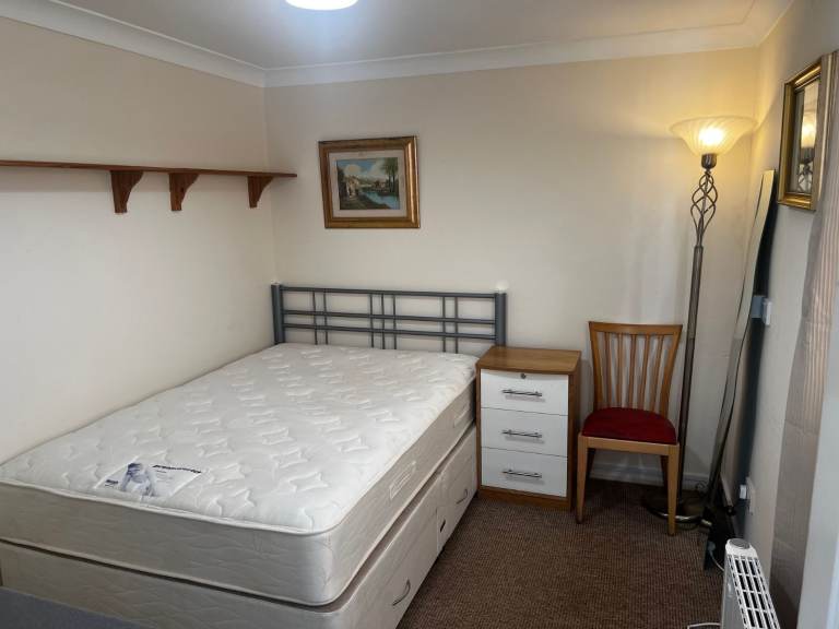 ANNEX TO LET (NOT A FLAT) WITH OWN PRIVATE ENTRANCE BH7 LITTLEDOWN All Bills Included &Fastest WiFi