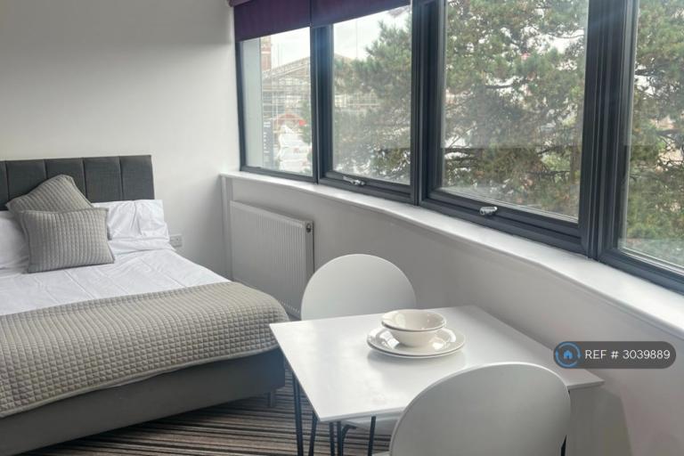 Studio flat in The Artisan, Bournemouth, BH1 (#3039889)
