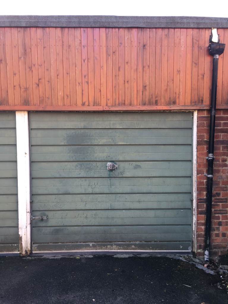Lock-up Garage/ Storage unit in Hartshill (near Hospital)