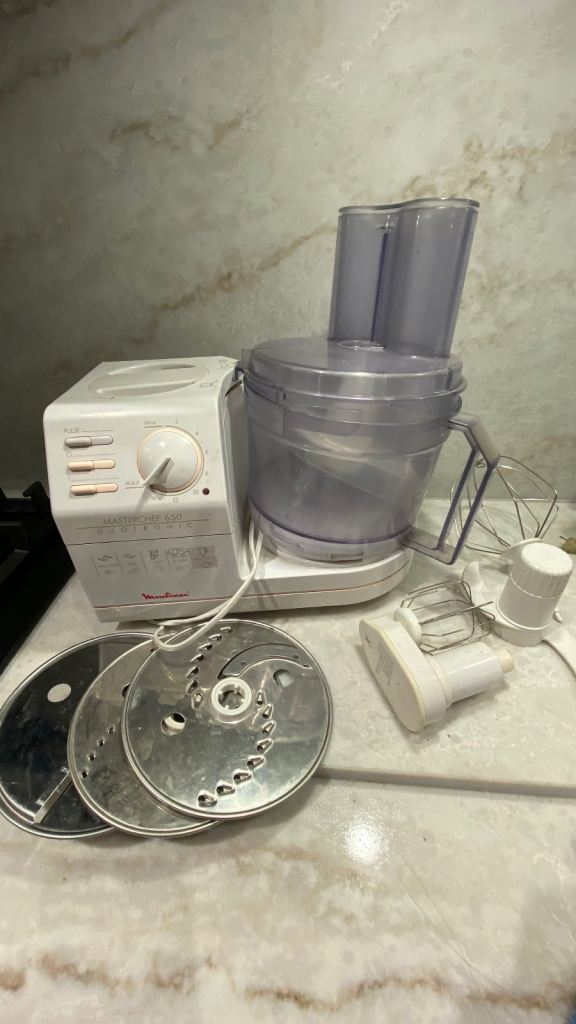 Moulinex food processor with many accessories