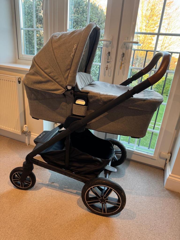Nuna Pushchair with Carrycot and Seat Unit – Good Condition
