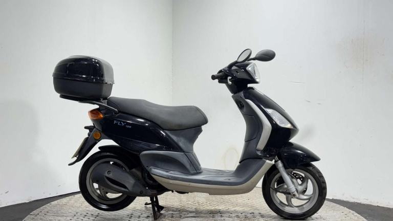 Piaggio Fly 2005 17K NON RUNNING PROJECT SCOOTER SPARES OR REPAIR BIKE 125CC