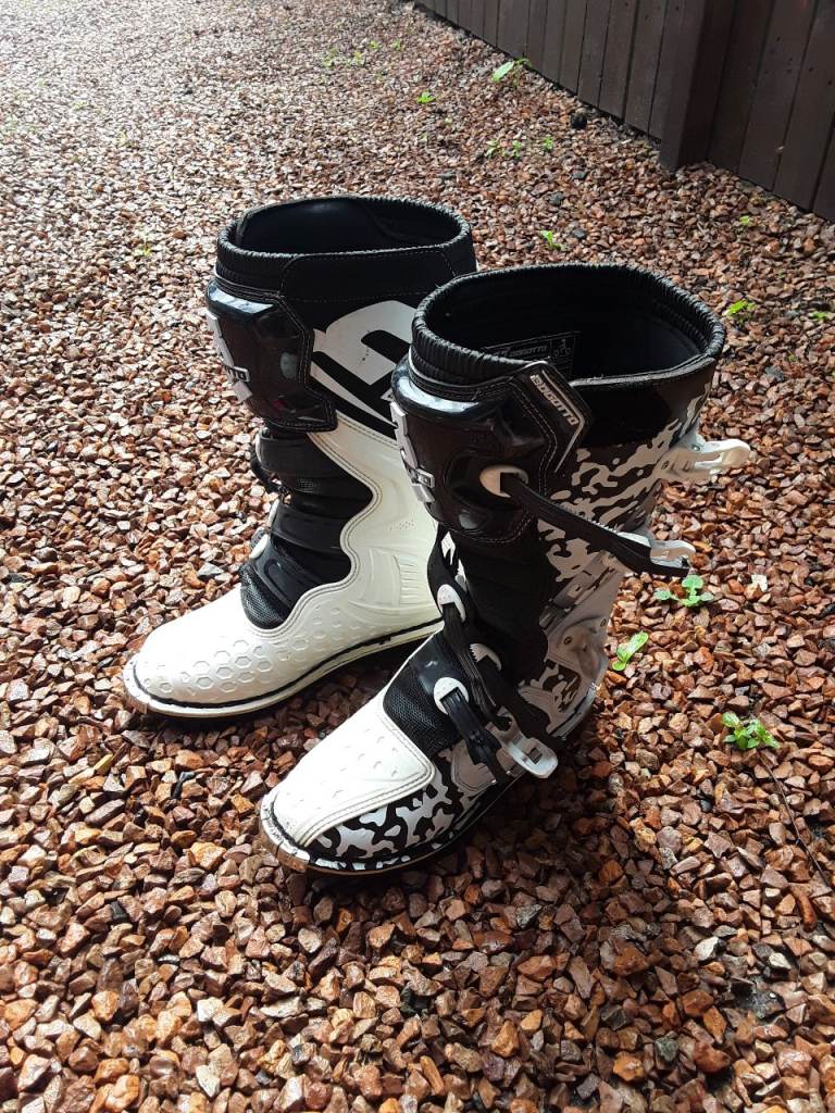 MOTO CROSS BOOTS 