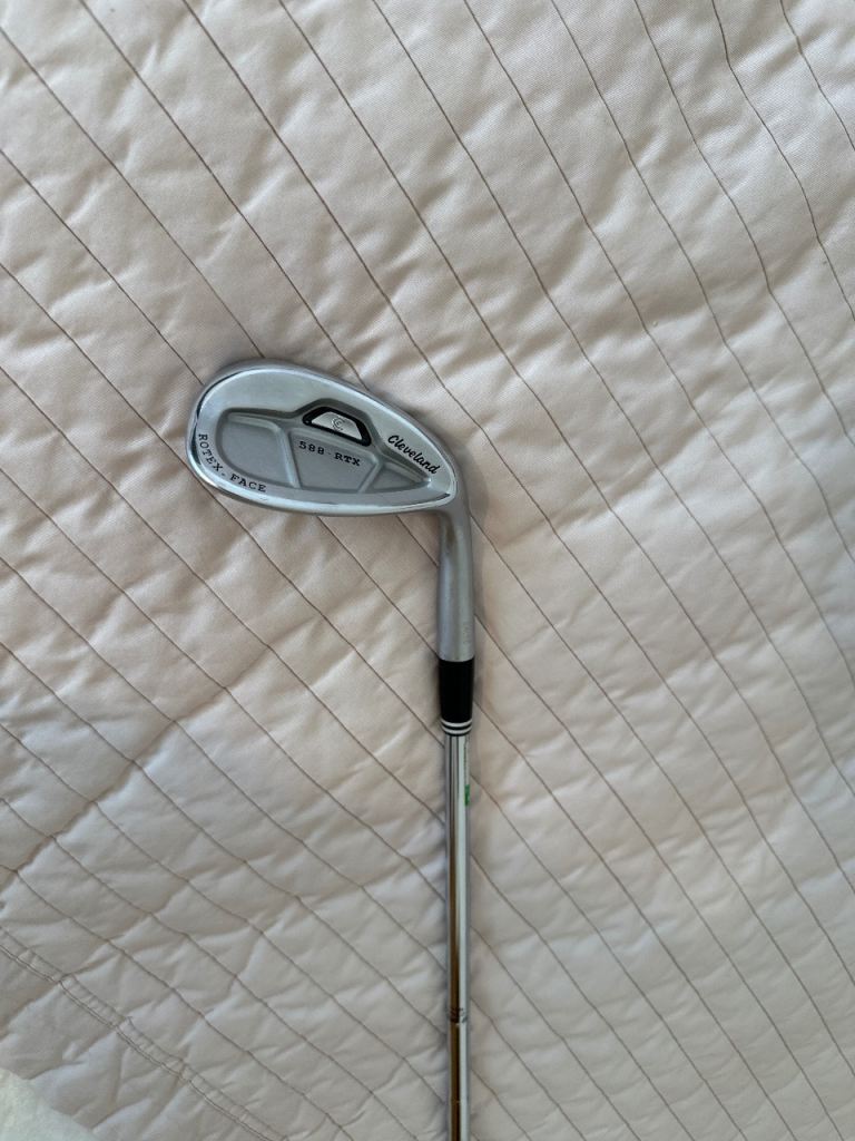 Cleveland 588 RTX Sand Wedge / 56 Degree / Wedge Flex Dynamic Gold Shaft