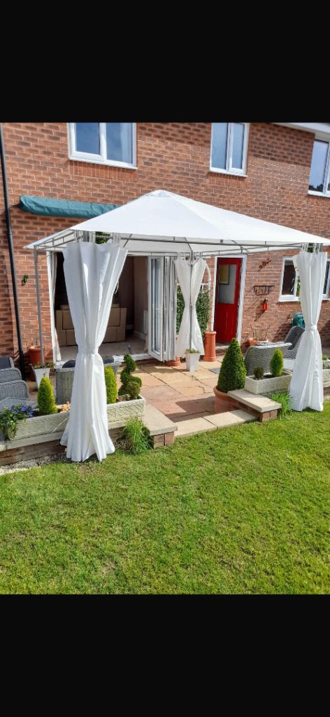 Outdoor square gazebo 