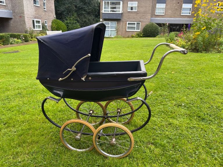 Vintage Silver Cross Oberon Coach-Built Dolls Pram – Navy Blue (Complete with Apron)