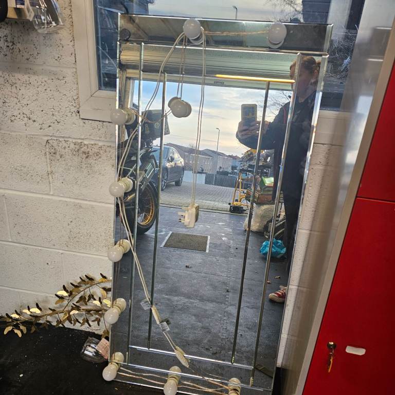 Large hollywood mirror 