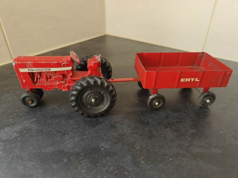 Vintage Ertl International Tractor with Trailer Toy