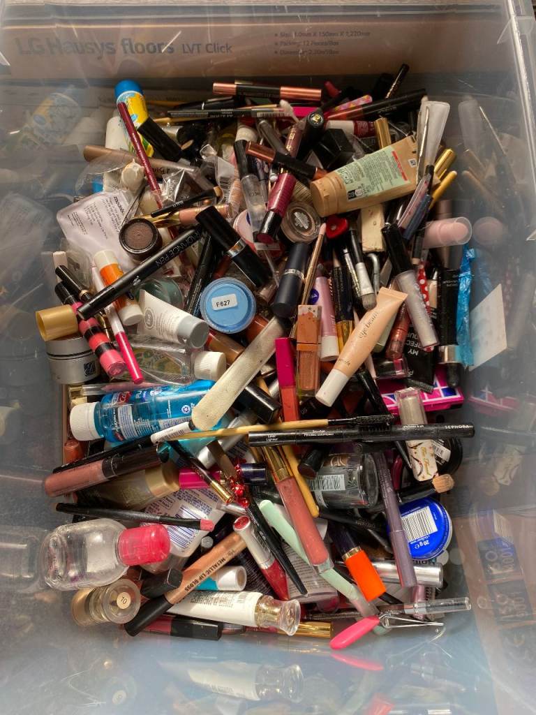 MAKE UP BEAUTY COSMETICS. 500+ items to choose from READ THE DESCRIPTION. Postal Option