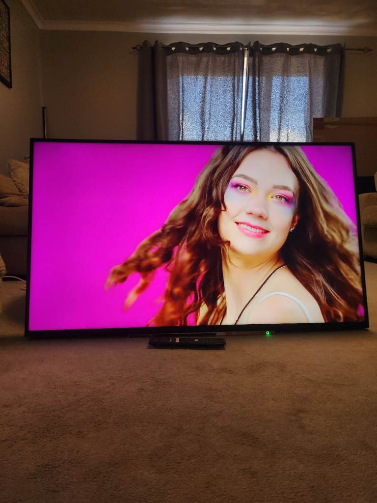 50" PANASONIC 4k smart Ultra UHD LED WiFi TV with Stand and Remote £145