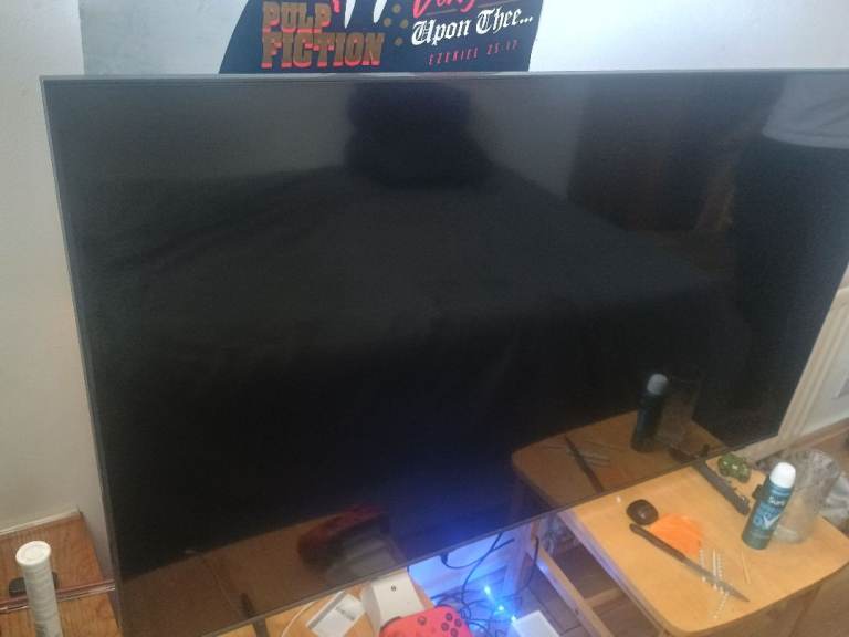 Qled 55 138cm TV for SALE 