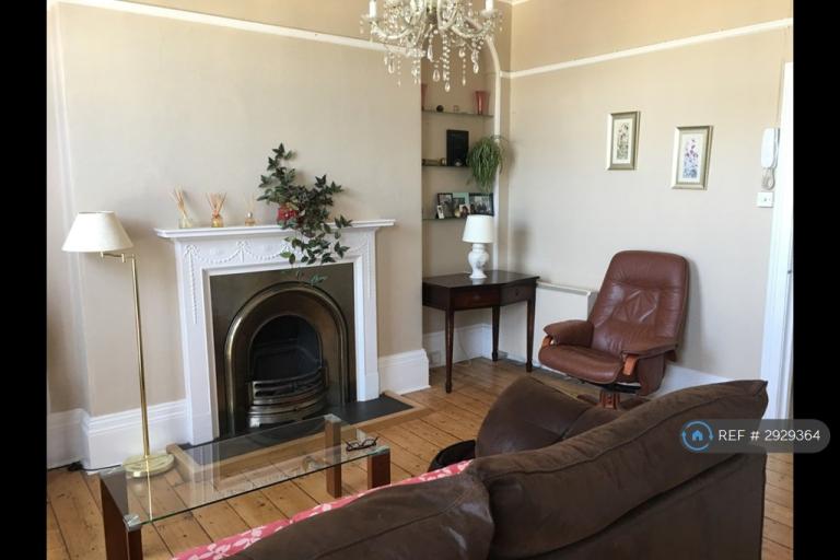 2 bedroom flat in Lind Street, Ryde, PO33 (2 bed) (#2929364)