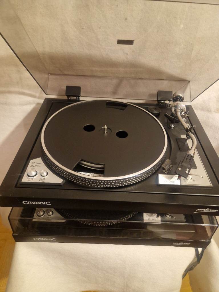 2 Citronic dj performer turntable