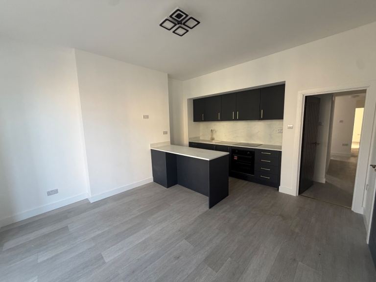 🏡 FULLY REFURBISHED 2-BEDROOM GROUND FLOOR FLAT – PENTILLIE CRESCENT, PL4