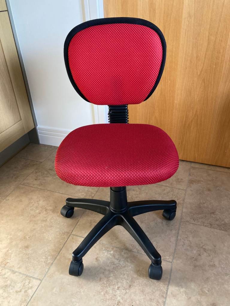 ** Great Condition ** - Child's Swivel Chair (adjustable with Gas Lift)