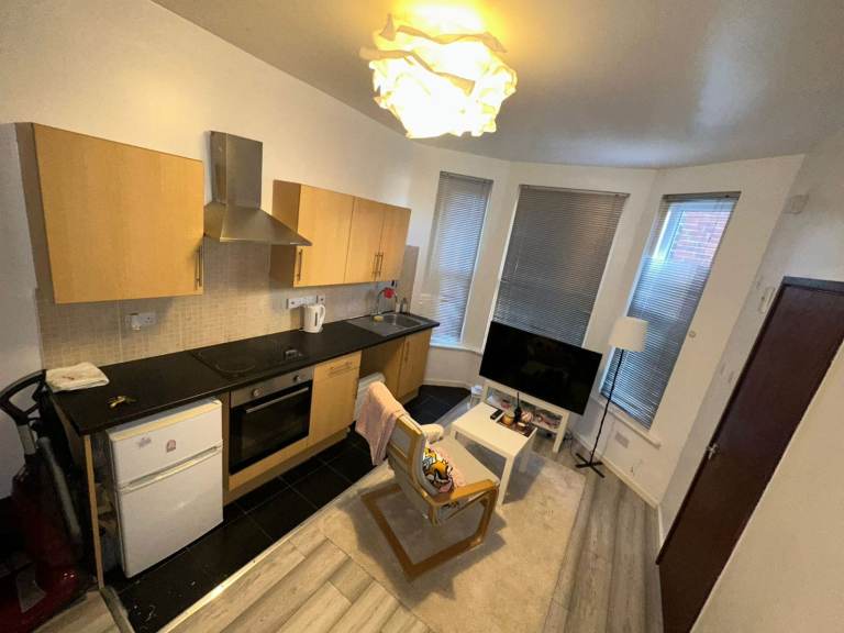 Studio flat - Shirley - BILLS INC - Available 27th February 2026