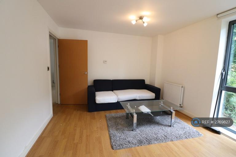 1 bedroom flat in Crawford Court, London, NW9 (1 bed) (#2769827)