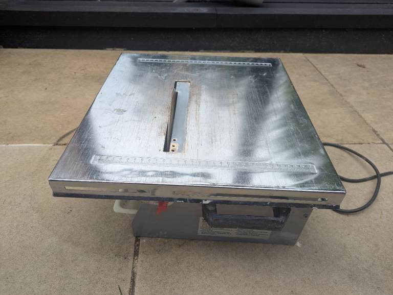 Electric tile cutter 550W