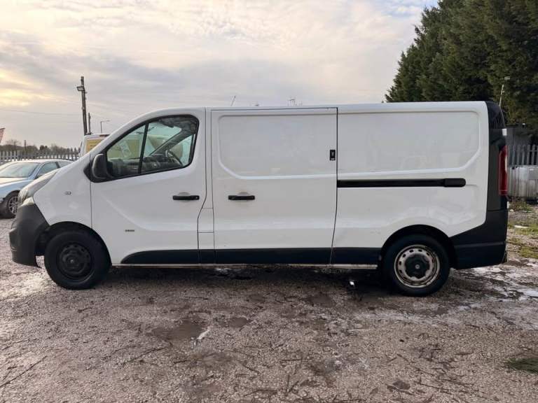 wanted Nissan nv300 or similar 