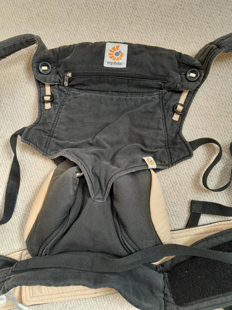 Ergobaby 360 Baby Carrier with raincover