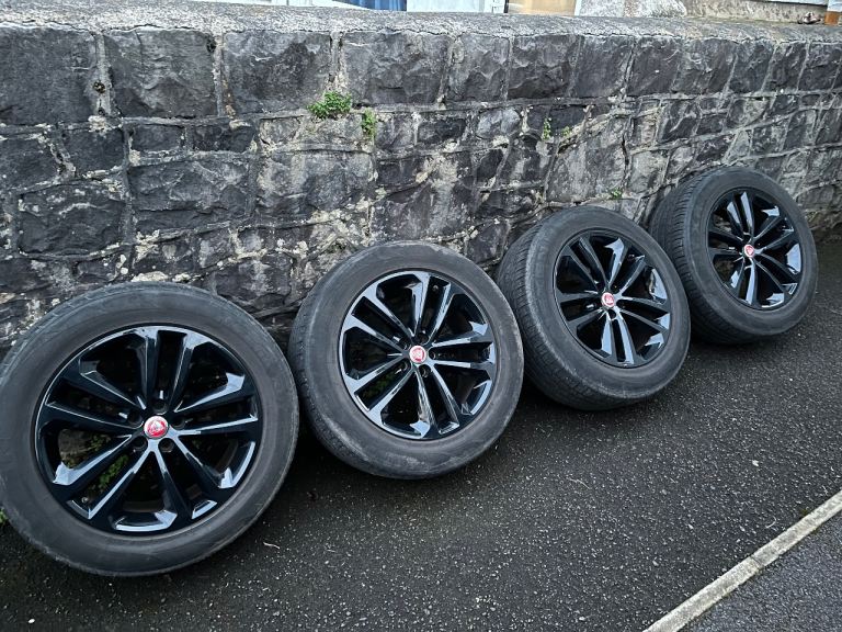 Jaguar 19” alloy wheels with tyres 