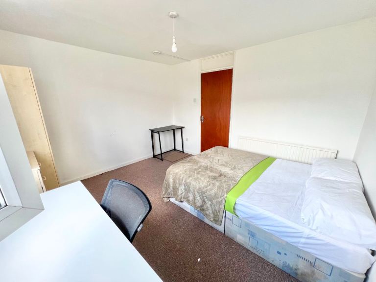 🍁Spacious Furnished Double Room – Canning Town, E16✨