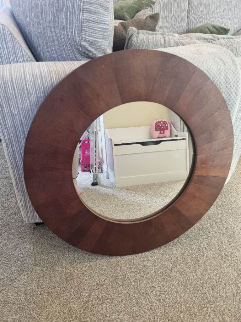 Wall mirror