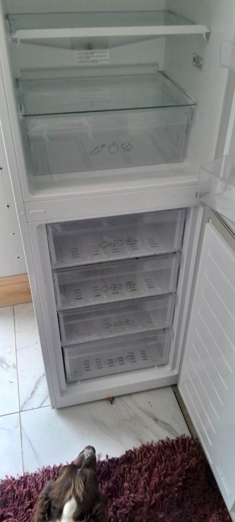 White Fridge Freezer with Bottom Freezer Drawers – Good Condition