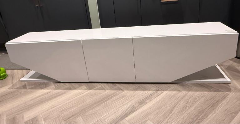 Tv stand in great condition