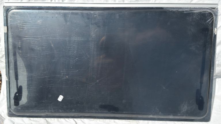 Dometic Seitz window glazing panel 900x550mm with silver hinge BRAND NEW genuine part
