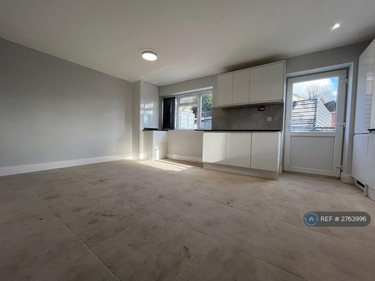 3 bedroom house in Adelaide Road, High Wycombe, HP13 (3 bed) (#2763996)