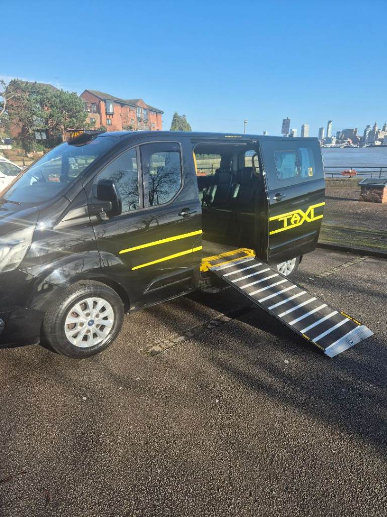 Ford Tourneo black hackney with light, 9 seater 