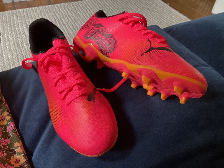 Puma Future 7 Play football boots NEW junior size 6 boys girls unisex molded studs