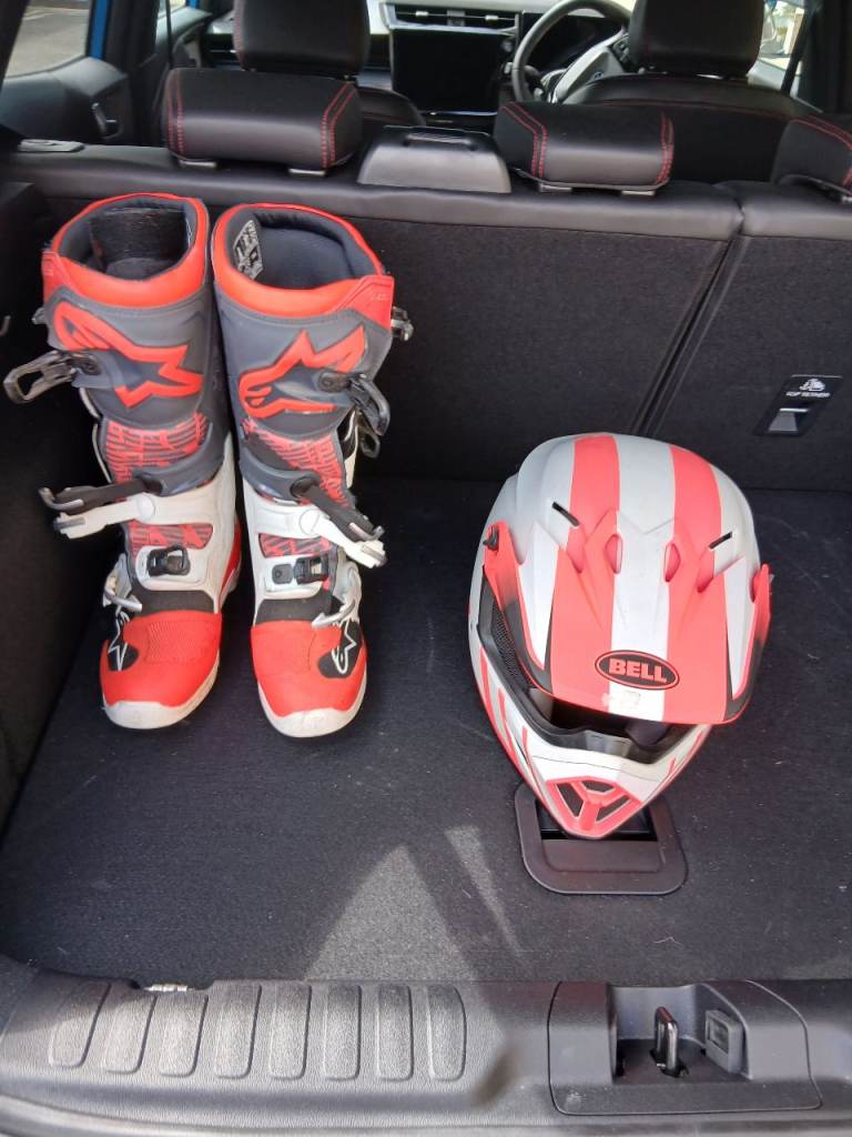 Alpine tech 5 boots worn once size 9 and bell helmet size m 