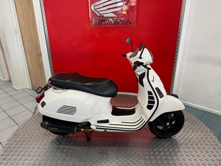 2012 '62' PIAGGIO VESPA GTS 300 SUPER