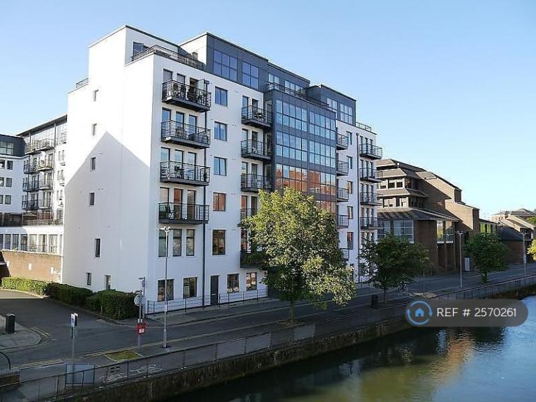 2 bedroom flat in Queens Road, Readng, RG1 (2 bed) (#2570261)