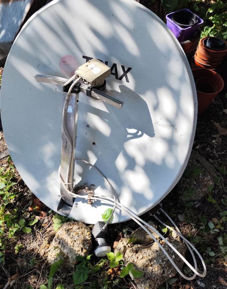 Large TRAX satellite dish with fittings 
