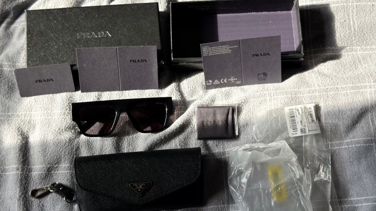 PRADA BLACK DESIGNER SUNGLASSES – FULL SET & ACCESSORIES – SIZE 53□20